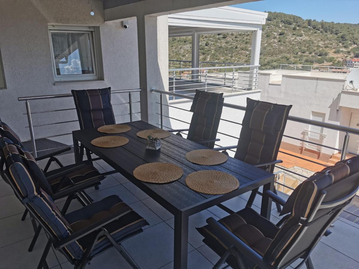 Luxury Apartment Prestige Villa Bellevue Vis Bagian luar foto