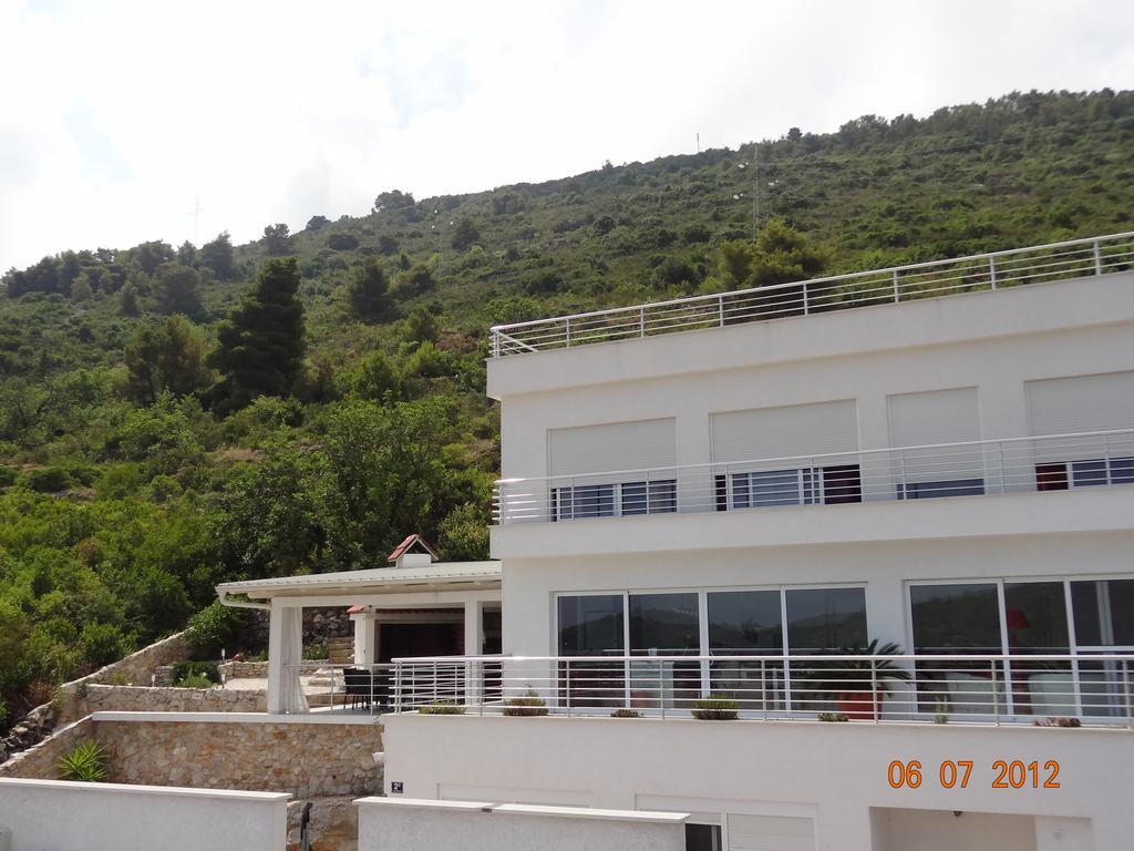 Luxury Apartment Prestige Villa Bellevue Vis Bagian luar foto