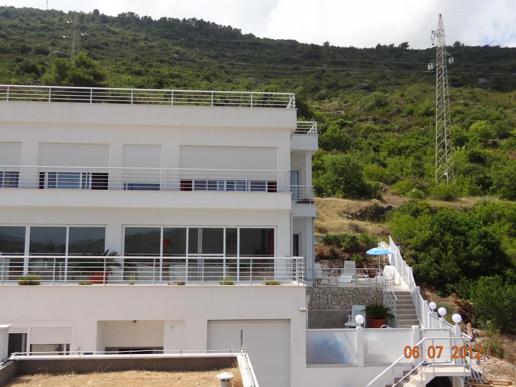 Luxury Apartment Prestige Villa Bellevue Vis Bagian luar foto