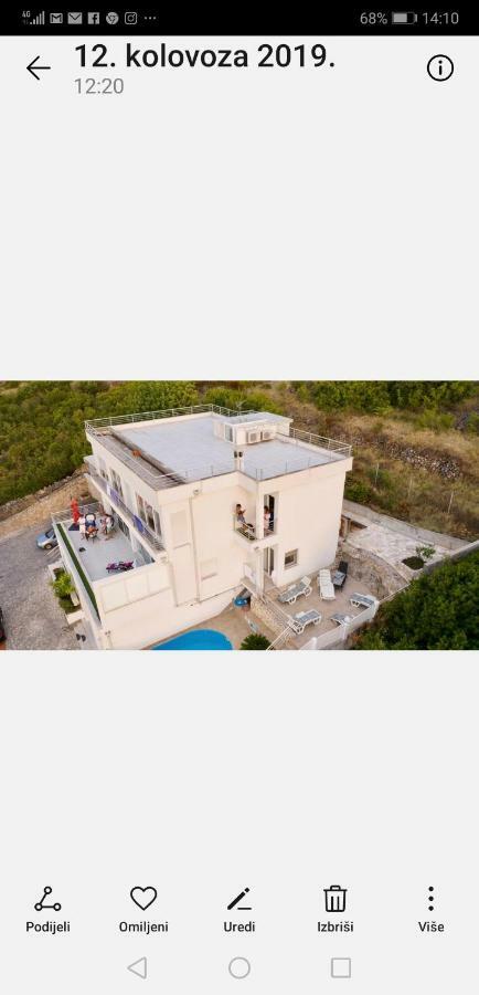 Luxury Apartment Prestige Villa Bellevue Vis Bagian luar foto