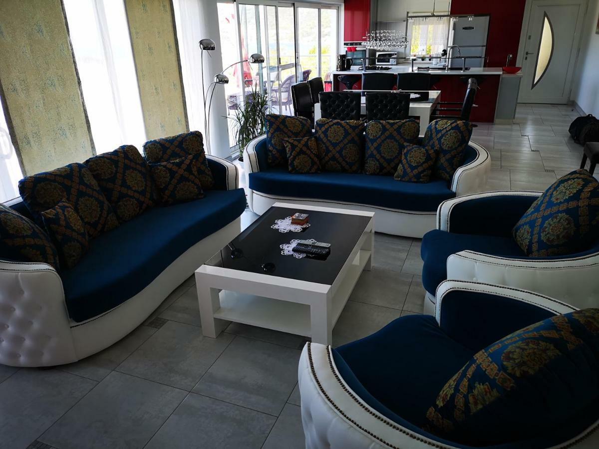 Luxury Apartment Prestige Villa Bellevue Vis Bagian luar foto